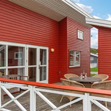 Carlie Holiday home