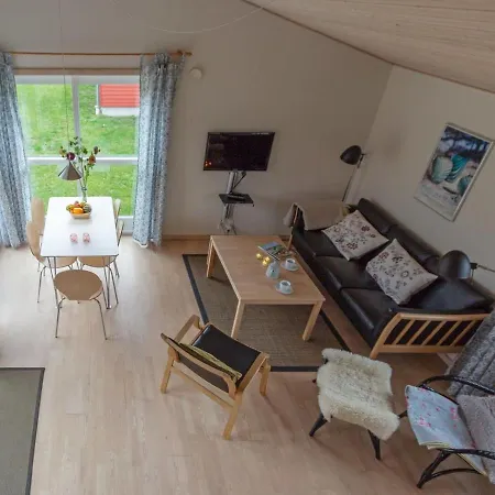 Carlie Holiday home *
