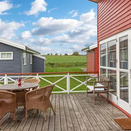 Carlie Holiday home
